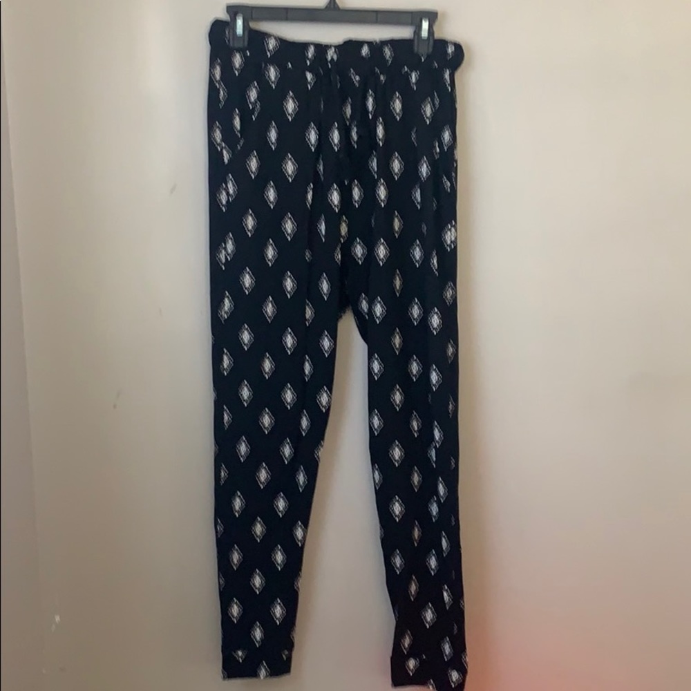 Black and white thin joggers